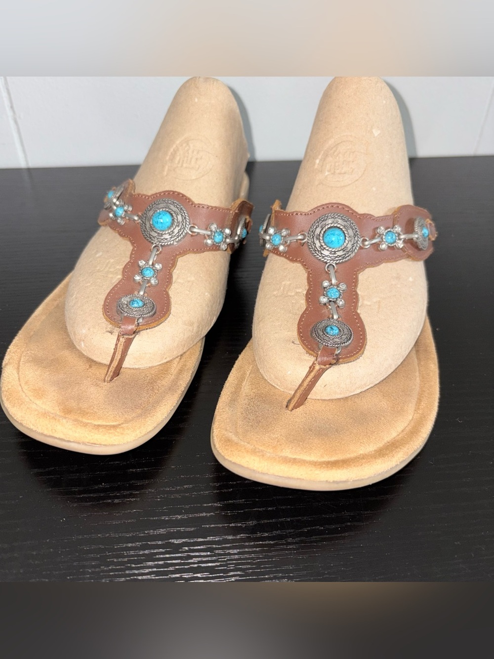 Minnetonka Boca Brown Leather Concho Thong Sandals Women’s Size 9